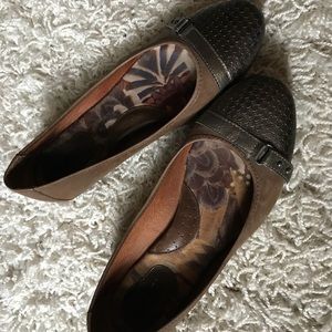 Brown and Bronze Born Leather Flats, sz 10